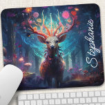 Personalisiertes Blumenwild Mousepad<br><div class="desc">Bringen Sie eine Touch Verzauberung auf Ihren Arbeitsbereich mit diesem personalisierten Mauspad mit einem anmutigen Hirsch, der mit lebhaften Blumengeweih geschmückt ist. Das skurrile Design und die sanften Pastellfarben schaffen eine beruhigende und inspirierend Atmosphäre. Machen Sie es einzigartig, indem Sie Ihren Namen oder eine spezielle Nachricht hinzufügen. Die glatte Oberfläche...</div>
