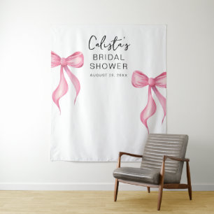 Personalisiertes Brautparty mit rosa Bow im Hinter Wandteppich