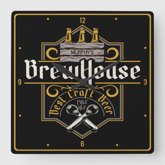 Personalisiertes BrewHouse Best Craft Bier Ale Bar Quadratische Wanduhr (Vorderseite)