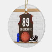 Personalisiertes Brown und roter Basketball Jersey Keramikornament (Links)