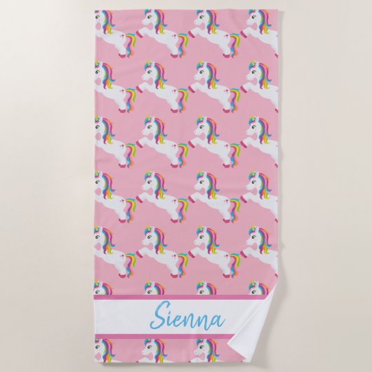 Personalisiertes buntes Regenbogenunicorn-Badetuch Strandtuch (Vorderseite)