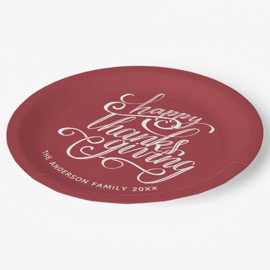 Personalisiertes Burgundy Script Happy Thanksgivin Pappteller (Schrägansicht)