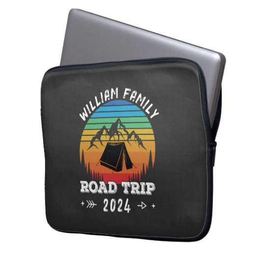 Personalisiertes Camping Adventure Road Trip Laptopschutzhülle (Vorderseite Links)