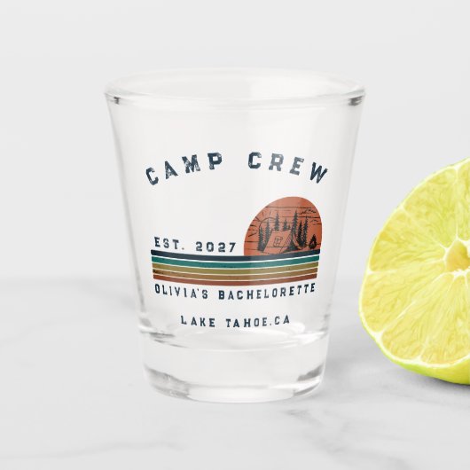 Personalisiertes Camping-Wochenende-Junggesellinne Schnapsglas (Vorderseite)