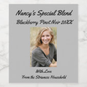 Personalisiertes Causal Gray Foto Friend Party Weinetikett (Einzelnes Label)