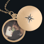 Personalisiertes Couple Foto Charm Necklace Medaillon<br><div class="desc">Personalisiertes Couple Foto Charm Necklace . Fügen Sie einfach Ihr Lieblings-Foto in den personalisierten Bereich ein. Gutes Geschenk für Valentinstag,  Jubiläum oder andere romantische Anlässe.</div>