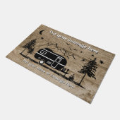 Personalisiertes Design des rustikalen Anhängerhol Fußmatte (Schrägansicht)