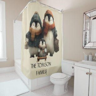 Personalisiertes Design für die Winter-Pinguin-Fam Duschvorhang