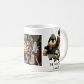 Personalisiertes Design für die Winter-Pinguinfami Kaffeetasse (VorderseiteRechts)