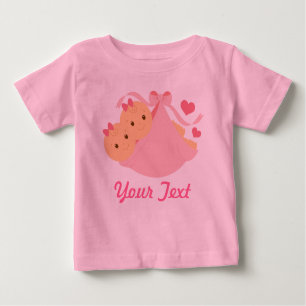 Personalisiertes Doppelmädchen-Rosa Baby T-shirt