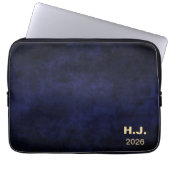Personalisiertes dunkelblaues Wasserfarb-Monogramm Laptopschutzhülle (Vorderseite)