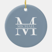 Personalisiertes elegantes Dusty Blue Monogram und Keramik Ornament (Hinten)