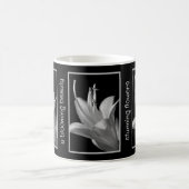 Personalisiertes Elegantes Hosta Blume Schwarz-Wei Kaffeetasse (Mittel)