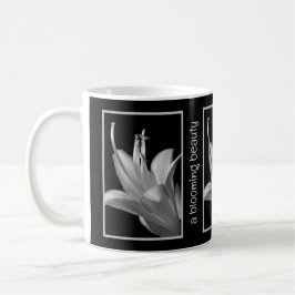 Personalisiertes Elegantes Hosta Blume Schwarz-Wei Kaffeetasse
