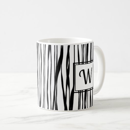 Personalisiertes, elegantes Schwarzes Skript Monog Kaffeetasse (VorderseiteRechts)