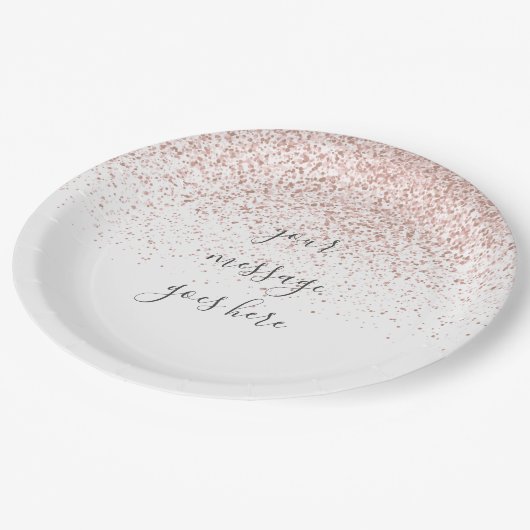 Personalisiertes, elegantes Script Rose Gold Glitz Pappteller (Schrägansicht)