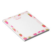 Personalisiertes Erdbeermuster Rosa Beeren Blumen Notizblock (angewinkelt)