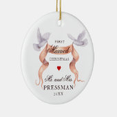 Personalisiertes erstes Verheiratetes Weihnachtspa Keramik Ornament (Rechts)