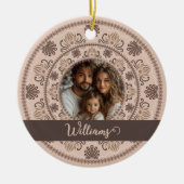 Personalisiertes Familienportrait Warme Neutrals M Keramik Ornament (Vorne)