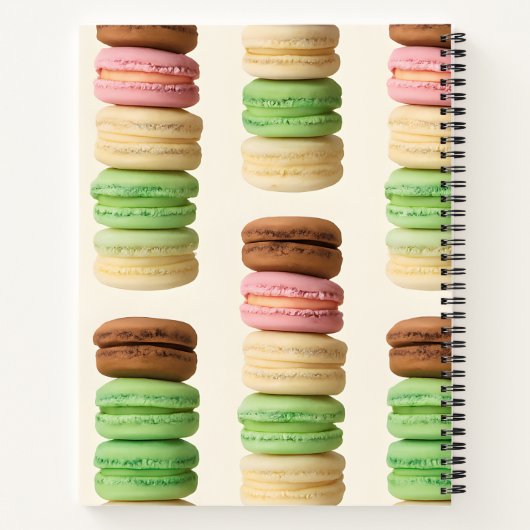 Personalisiertes, farbenfroh gestapeltes Macaron-M Notizblock (Rückseite)