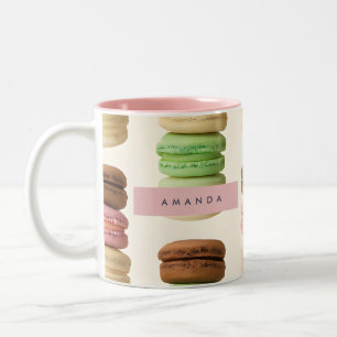 Personalisiertes, farbenfroh gestapeltes Macaron-M Zweifarbige Tasse