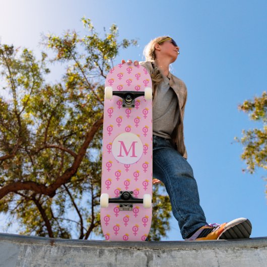 Personalisiertes Feministenrosa Skateboard (Außenbereich 1)