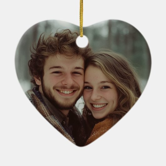 Personalisiertes First Christmas Verlobtes Foto Keramik Ornament (Hinten)