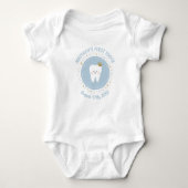 Personalisiertes First Tooth Baby Meilensteine Out Baby Strampler (Vorderseite)