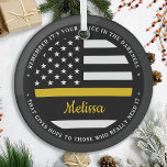 Personalisiertes Flag 911 der dünnen Goldlinie Ornament Aus Glas<br><div class="desc">Der goldene Klebstoff, der alles zusammenhält. Personalisiertes dünne Gold Line Ornament für 911 Dispatcher und Polizeidienstmitarbeiter. Personalisieren Sie dieses Dispatcher-Ornament mit Namen und Jahr. Dieses personalisierte Dispatcher Geschenk ist perfekt für polizeiliche Dispatcher Wertschätzung, 911 Dispatcher Dankeschön Geschenke, Dispatcher Ruhestand Geschenke oder Gastgeschenke. Bestellen Sie diese Schmuckstücke für die Polizei oder...</div>
