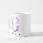 Personalisiertes Flieder-Fee-Monogramm C Kaffeetasse (Vorderseite Links)