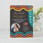 Personalisiertes Foto 2025 Retro Funky Abschluss Einladung (Stehend Vorderseite)