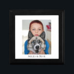 Personalisiertes Foto-Haltecaster Erinnerungskiste<br><div class="desc">Ein einzigartiges personalisiertes Foto aus lackiertem Sake. Ersetzen Sie dieses Foto durch Ihr eigenes Lieblings-Foto. Passen Sie mit Ihnen und Ihrem Hund,  Katze oder einem Haustier an und fügen Sie unten Ihre Namen hinzu. Ein toller Sake.</div>