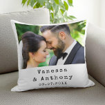 Personalisiertes Foto Hochzeit Jahrestag Kissen<br><div class="desc">Erstellen Sie Ihr eigenes,  individuelles Hochzeitsgeschenk mit personalisiertem Foto,  Namen und Datum in Schreibmaschinentypografie.</div>