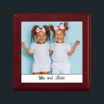 Personalisiertes Foto Holz Foto Schmuck Keepake Bo Erinnerungskiste<br><div class="desc">Ein bezaubernder personalisierter Sake. Fügen Sie ein Foto eines jeden,  einer Familie,  eines Begleiters oder eines jeden,  den Sie Liebe,  zu diesem Pfeiler oder dieser Geschenkboxen hinzu. Keramik Kacheldeckel. Man kann es auch als gerahmte Wandfliese bekommen.</div>