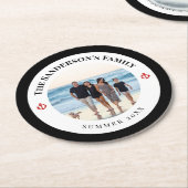 Personalisiertes Foto im Schwarzen Kreis mit roter Runder Pappuntersetzer (Angewinkelt)