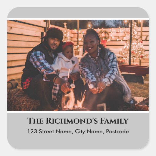 Personalisiertes Foto in Grau-Rahmen mit Adresse Quadratischer Aufkleber (Vorderseite)