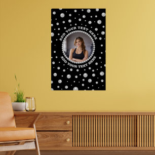 Personalisiertes Foto mit Perlenkreis auf Schwarz Poster