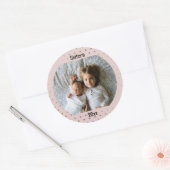 Personalisiertes Foto mit zwei Zeilen Text benutze Runder Aufkleber (Umschlag)