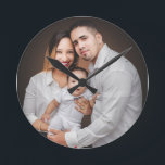 Personalisiertes Foto Runde Wanduhr<br><div class="desc">Personalisiertes Foto für die Familie</div>