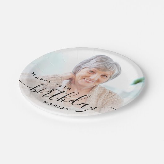 Personalisiertes Foto Schwarzes Drehbuch 70. Gebur Pappteller (Schrägansicht)