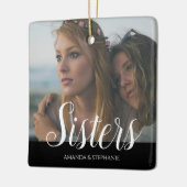 Personalisiertes Foto Schwestern Weihnachtsbaum Keramikornament (Links)