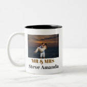 Personalisiertes Foto Simple Modern Stylish Mr & M Zweifarbige Tasse (Links)