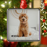 Personalisiertes Foto und Name Haustier Ornament Aus Metall<br><div class="desc">Behalt deinen zornigen Freund, den du zu jeder Zeit in diesem Urlaub mit diesem einzigartigen Ornament nah hast. Dieses Weihnachtsbaumwerk aus Foto zeigt Ihr Lieblingsstift, Ihren Namen und ein kleines Foto in der Ecke. Es ist der perfekte Weg, um Ihre Liebe für Ihren Furry-Freund zu zeigen und eine Touch von...</div>