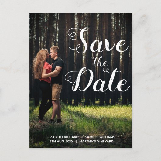 Personalisiertes Foto White Script Overlay Hochzei Postkarte (Vorderseite)