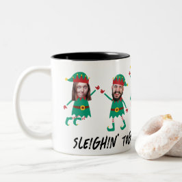 Personalisiertes Funny Face Foto Weihnachtself Zweifarbige Tasse