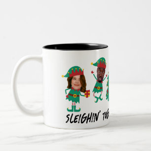 Personalisiertes Funny Face Foto Weihnachtself Zweifarbige Tasse