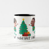 Personalisiertes Funny Face Foto Weihnachtself Zweifarbige Tasse (Mittel)