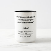 Personalisiertes Funny Retirement-Geschenk Zweifarbige Tasse (Mittel)