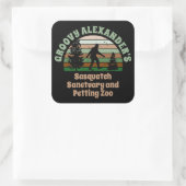 Personalisiertes Funny Sasquatre Sanctuary Piazza Quadratischer Aufkleber (Tasche)