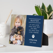 Personalisiertes Gedächtnis für den Hund im Gedäch